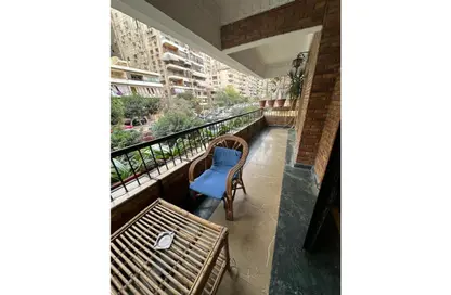 Apartment - 3 Bedrooms - 1 Bathroom for rent in Moez Al Dawla St. - 6th Zone - Nasr City - Cairo