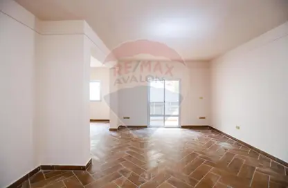 Apartment - 3 Bedrooms - 2 Bathrooms for rent in Laurent - Hay Sharq - Alexandria