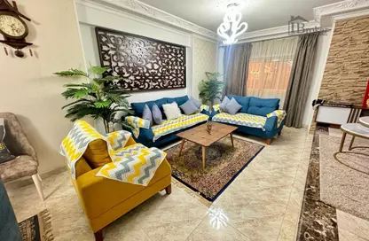 Apartment - 3 Bedrooms - 1 Bathroom for sale in Ismail Al Habrouk St. - Glim - Hay Sharq - Alexandria
