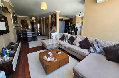 Apartment - 3 Bedrooms - 3 Bathrooms for rent in Shagaret Al Dor St. - Zamalek - Cairo