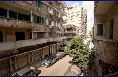 Apartment - 3 Bedrooms - 3 Bathrooms for sale in Mahmoud Al Deeb St. - Zezenia - Hay Sharq - Alexandria