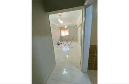 Apartment - 2 Bedrooms - 1 Bathroom for rent in Zahraa Al Maadi St. - Degla - Hay El Maadi - Cairo