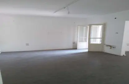 Apartment - 3 Bedrooms - 2 Bathrooms for rent in 26th July St. - Zamalek - Cairo