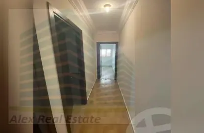 Apartment - 3 Bedrooms - 1 Bathroom for rent in Omar Lotfy St. - Sporting - Hay Sharq - Alexandria