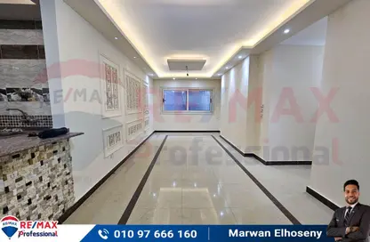 Apartment - 3 Bedrooms - 1 Bathroom for sale in Al Geish Road - Camp Chezar - Hay Wasat - Alexandria