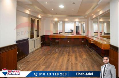 Office Space - Studio - 1 Bathroom for sale in Abdel Salam Aref St. - Laurent - Hay Sharq - Alexandria