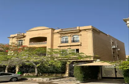 Apartment - 3 Bedrooms - 3 Bathrooms for sale in Area C - Ganoob El Acadimia - New Cairo City - Cairo