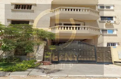 Apartment - 3 Bedrooms - 2 Bathrooms for sale in 3rd Neighborhood - 2nd Area - Shorouk City - Cairo