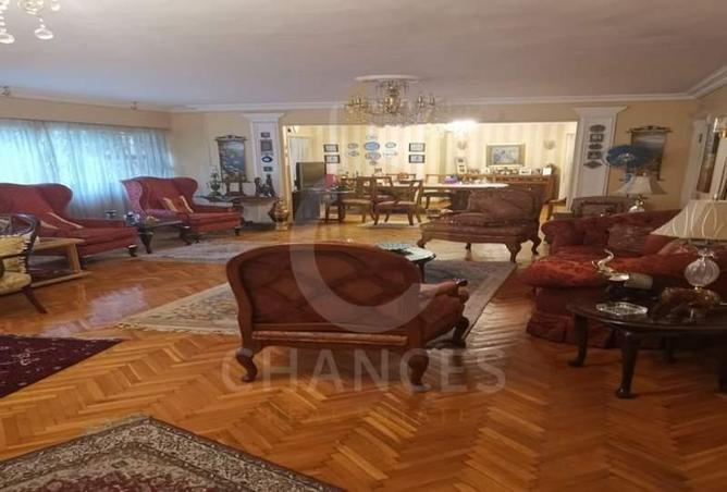 Apartment - 4 Bedrooms - 4 Bathrooms for sale in Street 12 - Maadi - Hay El Maadi - Cairo