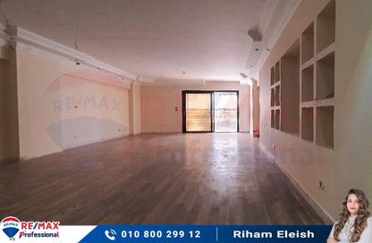 Apartment - 3 Bedrooms - 2 Bathrooms for rent in Al Geish Road - Glim - Hay Sharq - Alexandria