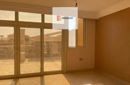 Roof - 2 Bedrooms - 2 Bathrooms for sale in Area A - Ganoob El Acadimia - New Cairo City - Cairo