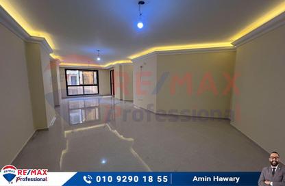 Apartment - 3 Bedrooms - 2 Bathrooms for sale in Al Shohada Square St. - Smouha - Hay Sharq - Alexandria