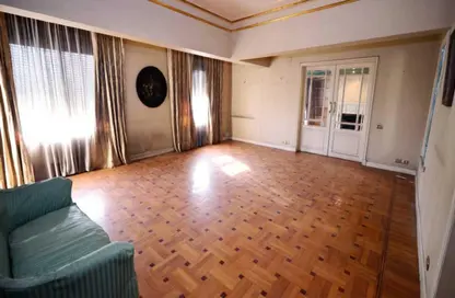 Apartment - 3 Bedrooms - 2 Bathrooms for sale in Abou Al Karamat St. - Al Agouza - Giza