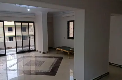 Apartment - 4 Bedrooms - 2 Bathrooms for sale in Nour Eldin Bahgat St. - 8th Zone - Nasr City - Cairo