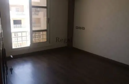 Apartment - 2 Bedrooms - 1 Bathroom for sale in Suez Road - New Cairo City - Cairo