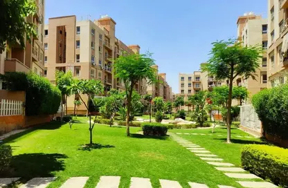 Apartment - 2 Bedrooms - 1 Bathroom for sale in Degla Gardens - Hadayek October - 6 October City - Giza