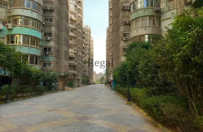 Apartment - 3 Bedrooms - 2 Bathrooms for sale in Street 306 - New Maadi Extension - Hay El Maadi - Cairo