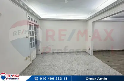 Apartment - 3 Bedrooms - 1 Bathroom for rent in Khaleel Al Khayat Basha St. - Kafr Abdo - Roushdy - Hay Sharq - Alexandria