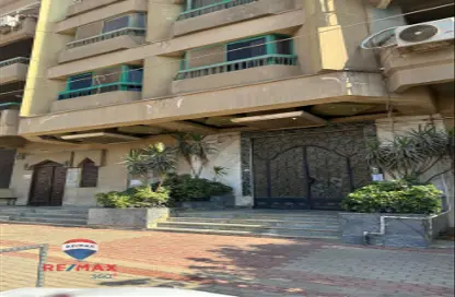 Apartment - 3 Bedrooms - 2 Bathrooms for sale in Hafez Ramadan St. - 6th Zone - Nasr City - Cairo