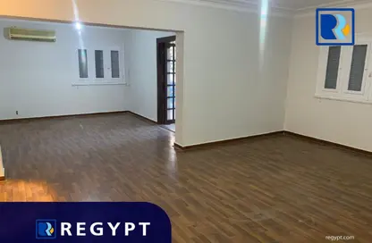 Apartment - 2 Bedrooms - 2 Bathrooms for sale in Sarayat Al Maadi - Hay El Maadi - Cairo