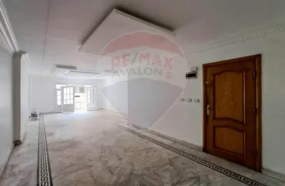 Apartment - 3 Bedrooms - 2 Bathrooms for sale in Ahmed Yehia St. - Glim - Hay Sharq - Alexandria