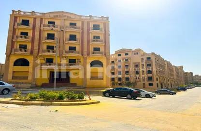 Apartment - 2 Bedrooms - 2 Bathrooms for sale in Al Ashrafiya - North Investors Area - New Cairo City - Cairo