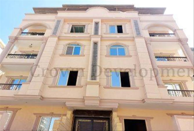 Half Floor - 1 Bedroom - 1 Bathroom for sale in Royal City - Sheikh Zayed Compounds - Sheikh Zayed City - Giza