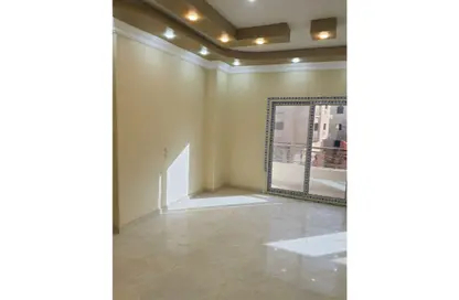 Apartment - 3 Bedrooms - 1 Bathroom for rent in Mohamed Naguib Axis - Abou El Houl - New Cairo City - Cairo