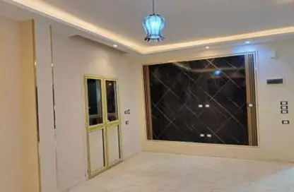 Apartment - 3 Bedrooms - 2 Bathrooms for sale in 5th District - Sheikh Zayed City - Giza