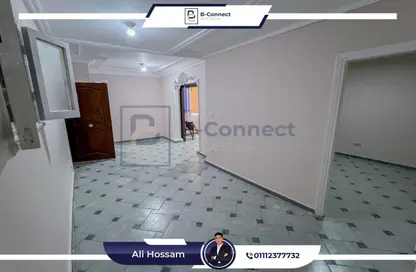 Apartment - 3 Bedrooms - 1 Bathroom for rent in Ali Bek Hassanein St. - Laurent - Hay Sharq - Alexandria