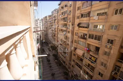 Apartment - 2 Bedrooms - 1 Bathroom for sale in Ibrahim Elattar St. - Backus - Hay Sharq - Alexandria