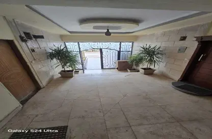 Apartment - 3 Bedrooms - 2 Bathrooms for sale in Ganoob El Acadimia - New Cairo City - Cairo