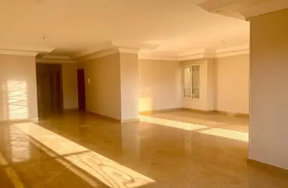 Apartment - 3 Bedrooms - 2 Bathrooms for rent in Area G - Ganoob El Acadimia - New Cairo City - Cairo