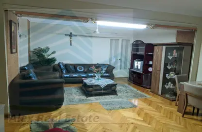 Apartment - 3 Bedrooms - 1 Bathroom for rent in Kafr Abdo St. - Kafr Abdo - Roushdy - Hay Sharq - Alexandria