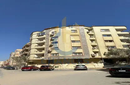 Apartment - 3 Bedrooms - 2 Bathrooms for sale in Al Arqam Ibn Abi Al Arqam St. - El Mearag City - Zahraa El Maadi - Hay El Maadi - Cairo