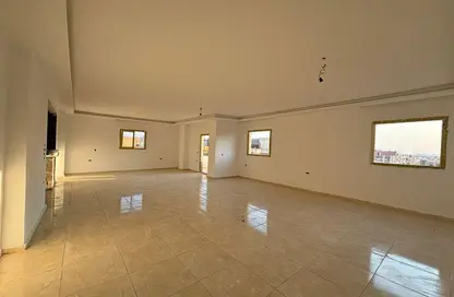 Apartment - 3 Bedrooms - 2 Bathrooms for sale in Al Gezira St. - South Investors Area - New Cairo City - Cairo