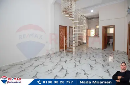 Office Space - Studio - 3 Bathrooms for rent in Zakaria Ghoneim St. - Ibrahimia - Hay Wasat - Alexandria