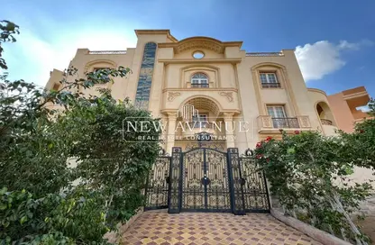 Villa for sale in Street 21 - 2nd Neighborhood - 8th District - Shorouk City - Cairo