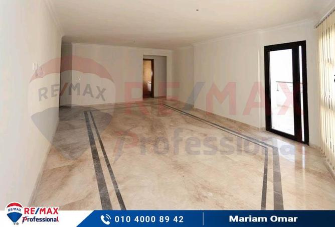 Apartment - 2 Bedrooms - 2 Bathrooms for sale in Vee Muruj - Smouha - Hay Sharq - Alexandria