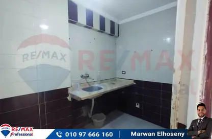 Apartment - 2 Bedrooms - 1 Bathroom for sale in Mahmoud Al Essawy St. - Miami - Hay Awal El Montazah - Alexandria