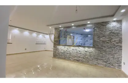 Apartment - 3 Bedrooms - 2 Bathrooms for sale in Degla Square - Degla - Hay El Maadi - Cairo