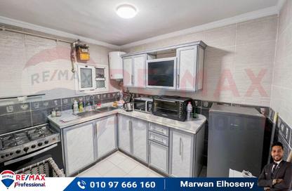 Apartment - 3 Bedrooms - 1 Bathroom for rent in Sidi Gaber St. - Sidi Gaber - Hay Sharq - Alexandria