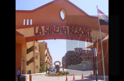 Chalet - 2 Bedrooms - 1 Bathroom for sale in Lasirena Resort - Al Ain Al Sokhna - Suez