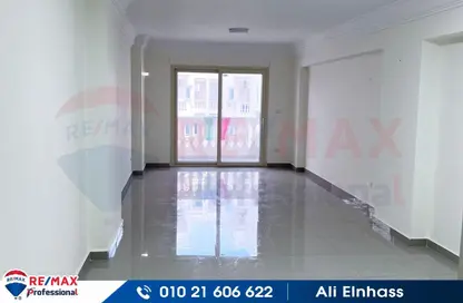 Apartment - 3 Bedrooms - 2 Bathrooms for rent in Ahmed Zewail Square - Waboor Elmayah - Hay Wasat - Alexandria