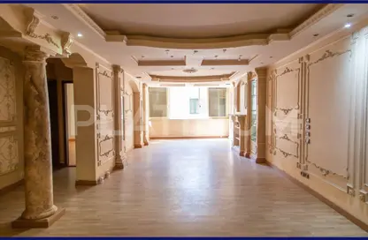 Apartment - 3 Bedrooms - 2 Bathrooms for sale in Mohamed Ragab St. - Bolkly - Hay Sharq - Alexandria