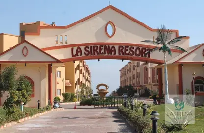 Chalet - 2 Bedrooms - 1 Bathroom for sale in Lasirena Resort - Al Ain Al Sokhna - Suez