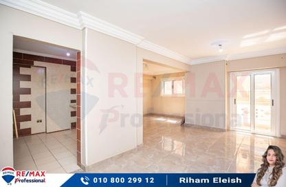 Apartment - 2 Bedrooms - 1 Bathroom for rent in Tag Al Roasa St. - Saba Basha - Hay Sharq - Alexandria