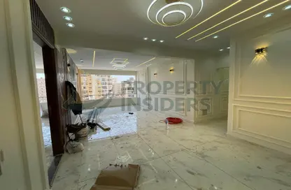 Apartment - 3 Bedrooms - 2 Bathrooms for sale in Gameat Al Dewal Al Arabeya St. - Mohandessin - Giza