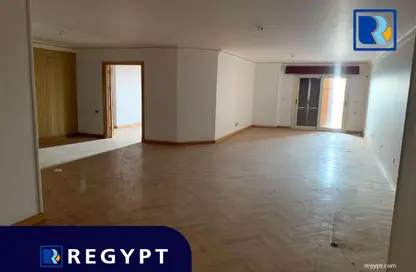 Apartment - 4 Bedrooms - 3 Bathrooms for sale in Cornish El Nile St. - Maadi - Hay El Maadi - Cairo