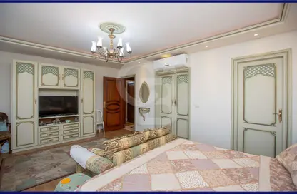 Apartment - 4 Bedrooms - 4 Bathrooms for sale in Fouad St. - Raml Station - Hay Wasat - Alexandria